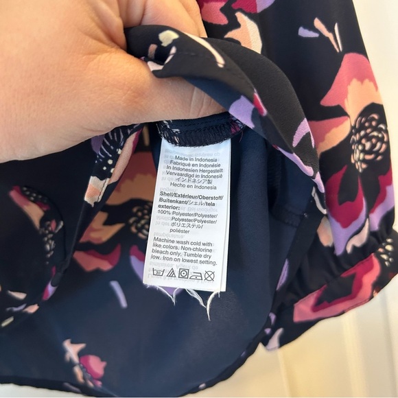 J Crew Factory Long Sleeve V Neck Top with Trim Detailing Floral Blouse - Picture 4 of 7